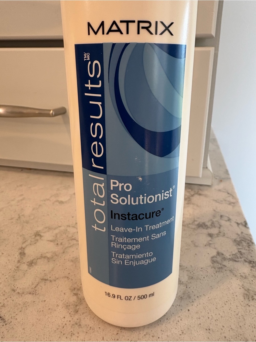 Matrix Pro Solutionist Instacure Leave-In Hair Treatment - Blue and White
